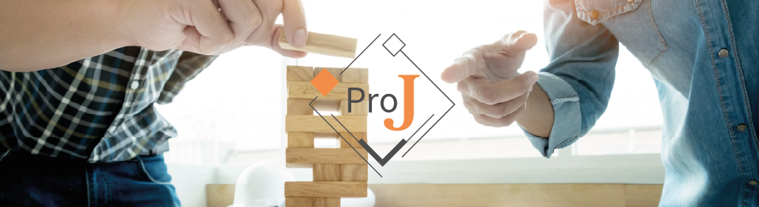 Jeu de construction avec des blocs en bois.